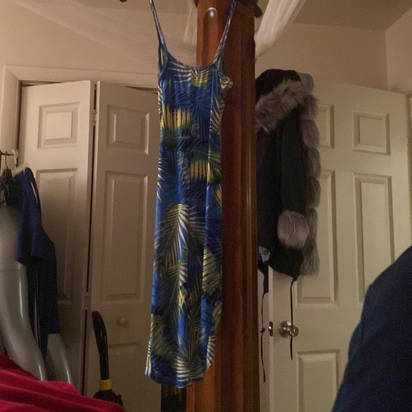 T strap blue and white leaves dress - Picture 3 of 4